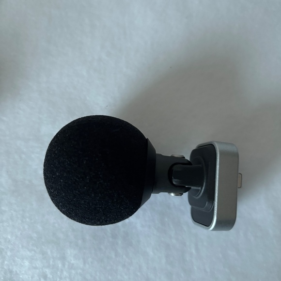 Shure MOTIV MV88 Digital Stereo Condenser Microphone for iPhone (Lightning) - Picture 14 of 16
